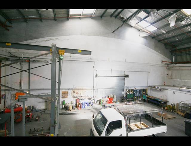 1,090M² FACTORY RENTED IN PAARDEN EILAND